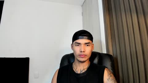 Snapshot of thomas_latin_boy chatting on 02/04/25, 06:25 Thomas online show from 02/04/25, 06:25