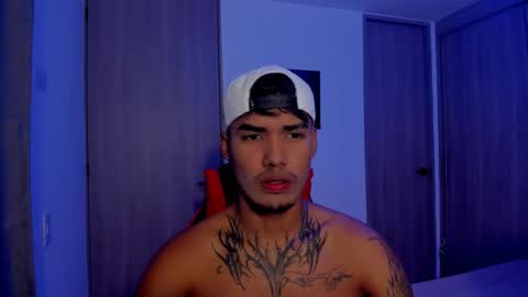 Snapshot of thomas_latin_boy chatting on 09/14/25, 06:29 Thomas online show from 09/14/25, 06:29