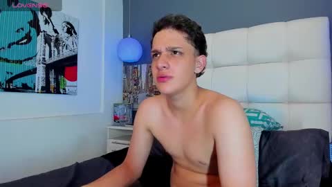 Snapshot of thomas_may4rs chatting on 01/12/25, 07:53 ---Thomas--- online show from 01/12/25, 07:53