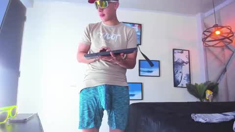 Snapshot of thomas_may4rs chatting on 02/19/25, 10:23 ---Thomas--- online show from 02/19/25, 10:23