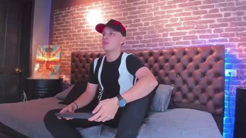 Snapshot of thomas_may4rs chatting on 02/20/25, 04:18 ---Thomas--- online show from 02/20/25, 04:18