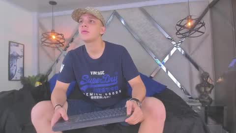 Snapshot of thomas_may4rs chatting on 02/24/25, 07:22 ---Thomas--- online show from 02/24/25, 07:22