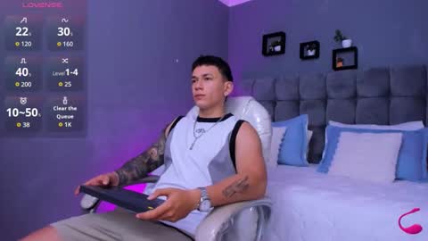 Thomas online show from 11/08/25, 11:21