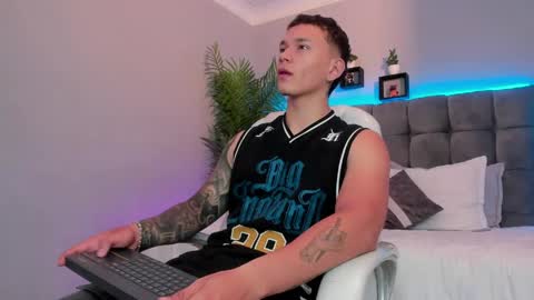 Snapshot of thomas_moon_ chatting on 05/11/26, 02:34 Thomas online show from 05/11/26, 02:34
