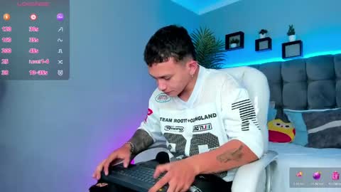Snapshot of thomas_moon_ chatting on 05/30/26, 02:03 Thomas online show from 05/30/26, 02:03