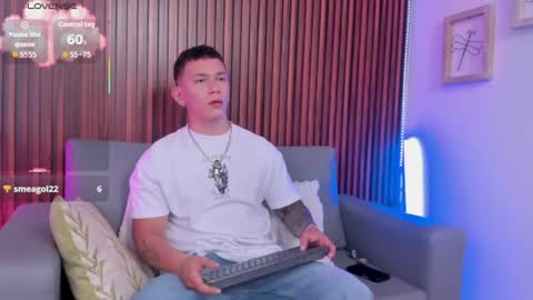Snapshot of thomas_moon_ chatting on 07/19/26, 02:04 Thomas online show from 07/19/26, 02:04