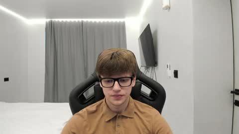 Snapshot of thomas_shelbivip chatting on 05/19/26, 12:55 Tomas online show from 05/19/26, 12:55