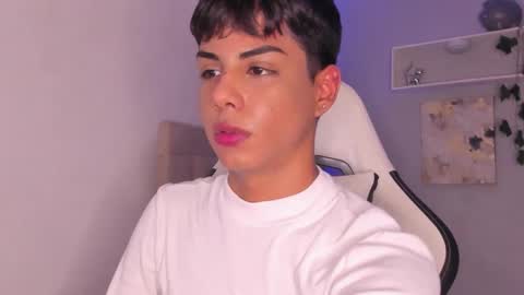 Snapshot of thomas_wild chatting on 10/16/25, 06:36 Thomas online show from 10/16/25, 06:36