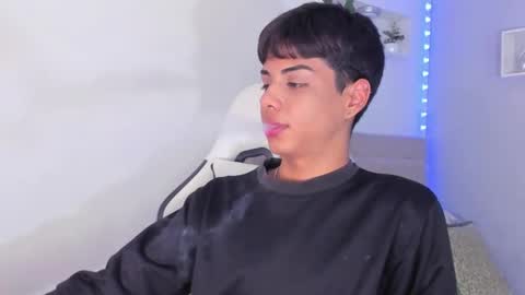 Snapshot of thomas_wild chatting on 10/24/25, 07:05 Thomas online show from 10/24/25, 07:05