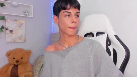 Snapshot of thomas_wild chatting on 11/11/25, 08:42 Thomas online show from 11/11/25, 08:42