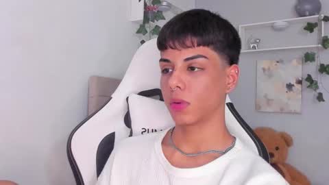 Snapshot of thomas_wild chatting on 11/14/25, 07:29 Thomas online show from 11/14/25, 07:29