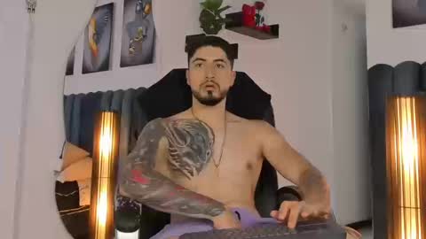 Snapshot of thomasmarzo1 chatting on 09/26/25, 03:49 sweetfit boy online show from 09/26/25, 03:49