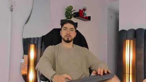 Snapshot of thomasmarzo1 chatting on 10/08/25, 06:16 sweetfit boy online show from 10/08/25, 06:16