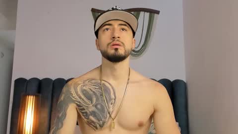 Snapshot of thomasmarzo1 chatting on 10/28/25, 04:09 sweetfit boy online show from 10/28/25, 04:09