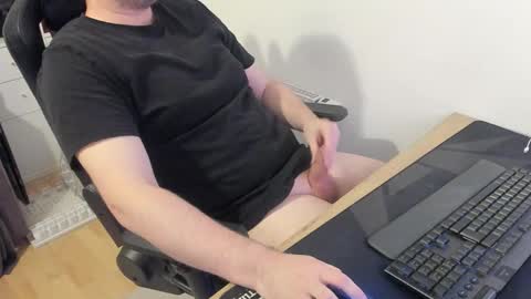 Snapshot of thommy2008 chatting on 12/22/25, 03:20 thommy2008 online show from 12/22/25, 03:20