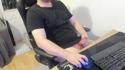 Snapshot of thommy2008 chatting on 02/25/26, 02:27 thommy2008 online show from 02/25/26, 02:27