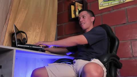 Thoms Every online show from 04/21/26, 01:53