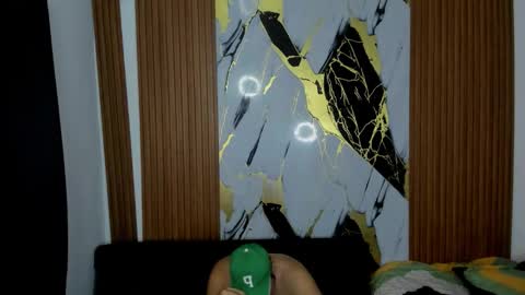 thomson_hot01 online show from 12/16/25, 05:23