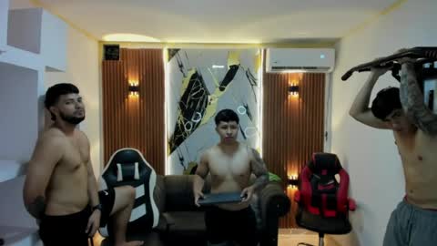 thomson_hot01 online show from 04/15/26, 05:25