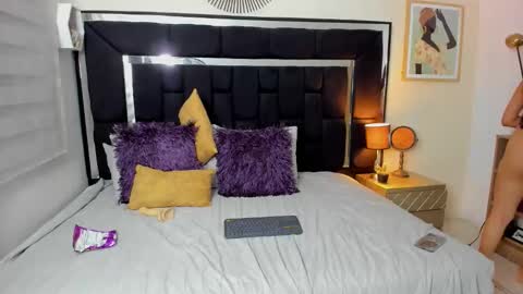 thriana online show from 04/21/26, 02:15