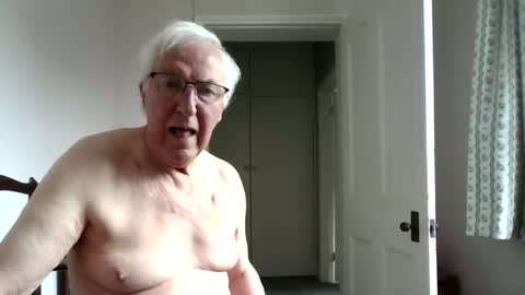 Snapshot of thruster99 chatting on 05/20/26, 10:43 thruster99 online show from 05/20/26, 10:43