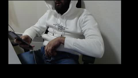 HugeJuicy online show from 12/01/24, 08:53