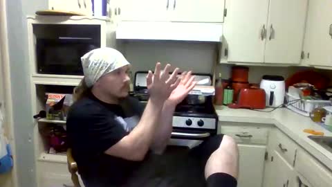 Snapshot of thunder8u42 chatting on 10/29/25, 07:32 thunder8u42 online show from 10/29/25, 07:32