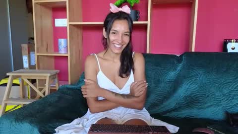 Snapshot of tia_j chatting on 09/21/25, 11:45 tia_j online show from 09/21/25, 11:45