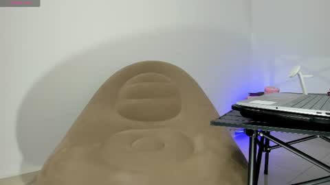 Snapshot of tiago_hannah chatting on 07/19/26, 10:30 carolina online show from 07/19/26, 10:30