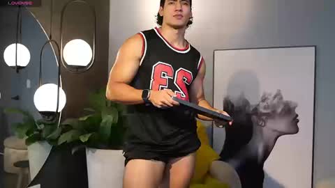 Snapshot of tian_brooks chatting on 09/19/25, 09:26 Tian Brooks online show from 09/19/25, 09:26