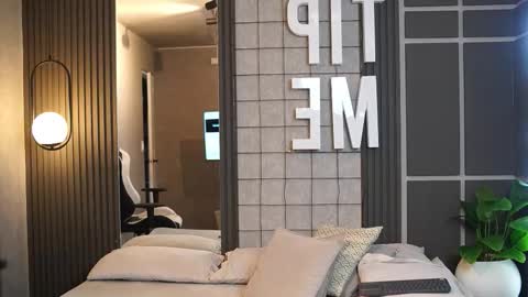 Tian Brooks online show from 12/15/25, 04:50