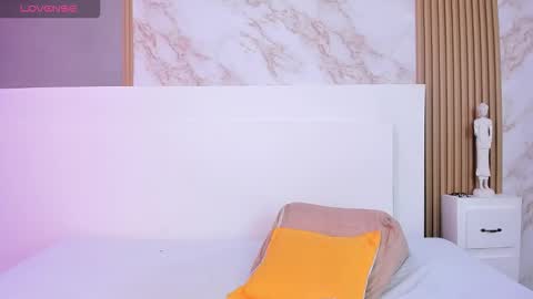 tianaglow4 online show from 10/09/25, 12:14