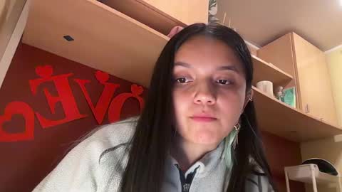 Snapshot of tianale chatting on 05/17/26, 08:05 Tiana Le online show from 05/17/26, 08:05