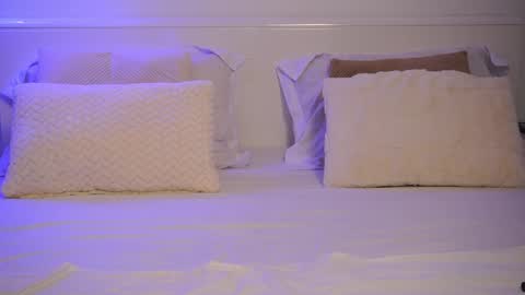 Anna online show from 03/10/26, 07:41