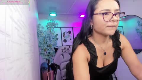 Tiara  online show from 04/22/26, 03:09