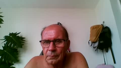 Snapshot of tiaretiareopui chatting on 11/15/25, 09:39 tiaretiareopui online show from 11/15/25, 09:39