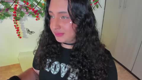 Snapshot of tich___ chatting on 05/31/26, 06:09 tich___ online show from 05/31/26, 06:09