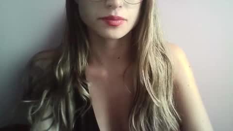 Tifanny online show from 09/11/25, 10:32