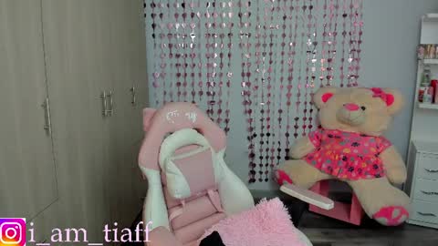 Snapshot of tifany_tay2 chatting on 06/22/26, 11:13 hey am julietha online show from 06/22/26, 11:13