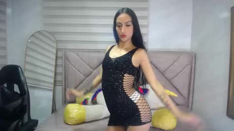 Snapshot of tifany_v chatting on 09/17/25, 08:32 Hi Stream 800 to 1400 online show from 09/17/25, 08:32