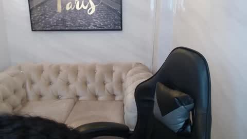 Snapshot of tifany_v chatting on 10/17/25, 01:14 Hi Stream 800 to 1400 online show from 10/17/25, 01:14
