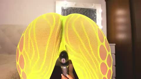 Snapshot of tiffanny_quinn chatting on 09/20/25, 04:02 Tiff online show from 09/20/25, 04:02