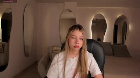 Snapshot of tiffannysins chatting on 05/27/26, 03:03 Tiffanny Sins online show from 05/27/26, 03:03