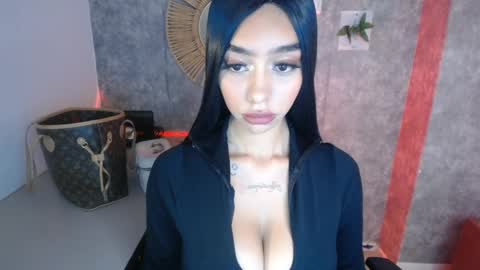 tiffany_1m online show from 12/19/24, 12:34