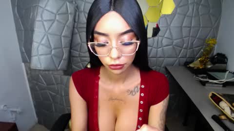 tiffany_1m online show from 03/05/25, 03:51