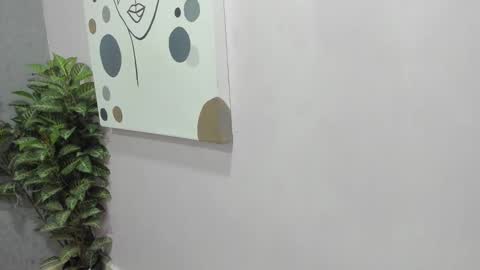 tiffany_mendez online show from 12/20/25, 12:01