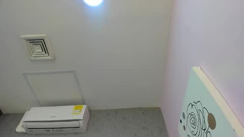 tiffany_mendez online show from 12/22/25, 12:02