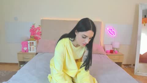 Tiffani online show from 04/01/26, 12:28