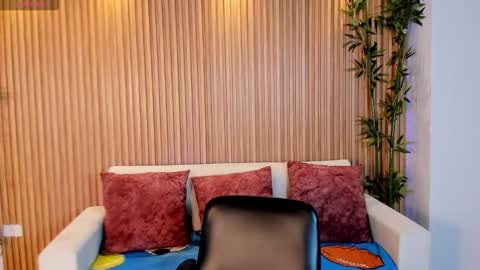 tiffanyhoustton online show from 02/18/26, 11:50