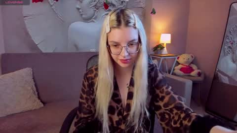 tiffanypeach online show from 03/25/26, 01:28